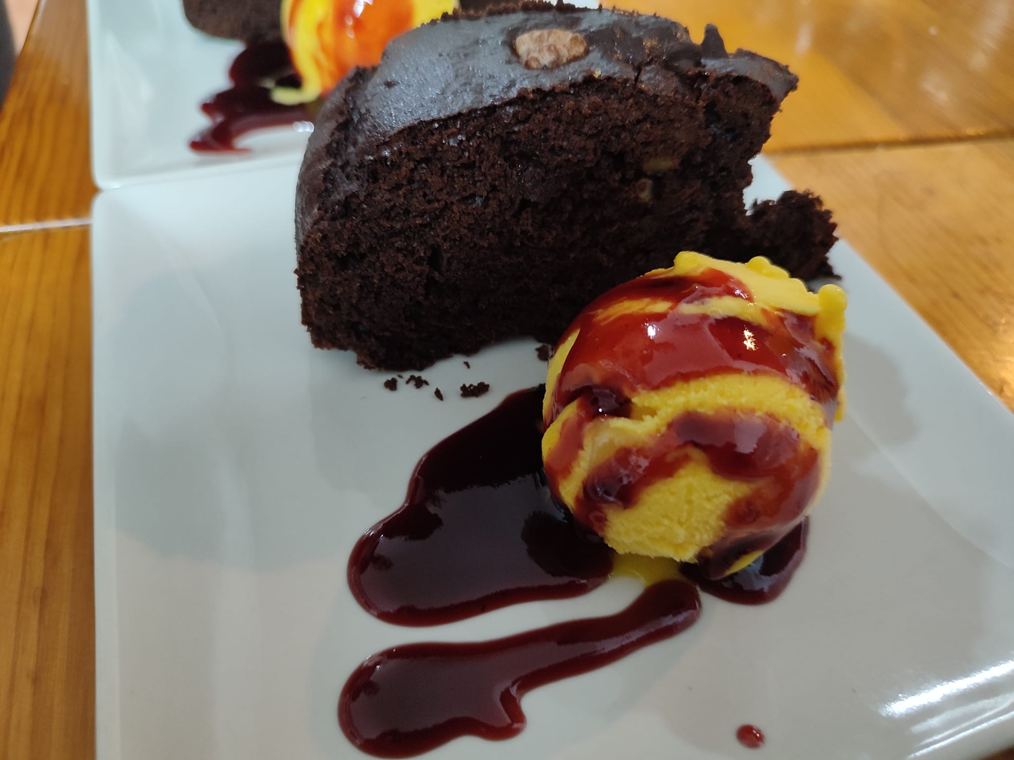 Brownie casero con helado